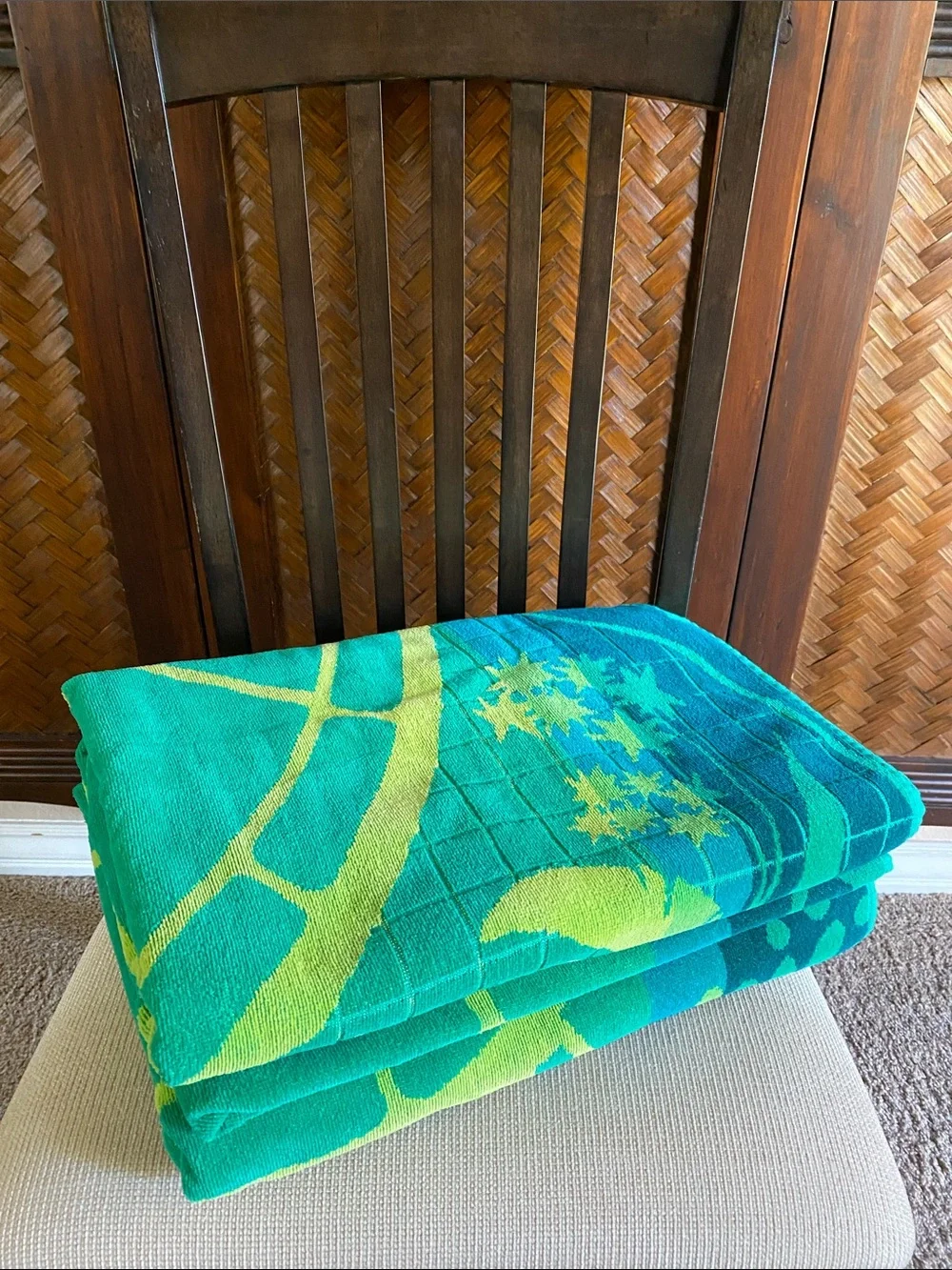 The BIG one towels 68 X 34 (Lot of 2)